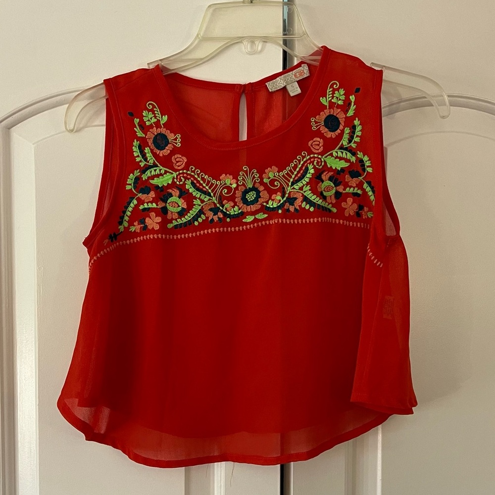 Gianni Bini Embroidered Red Sleeveless Crop Top size Small